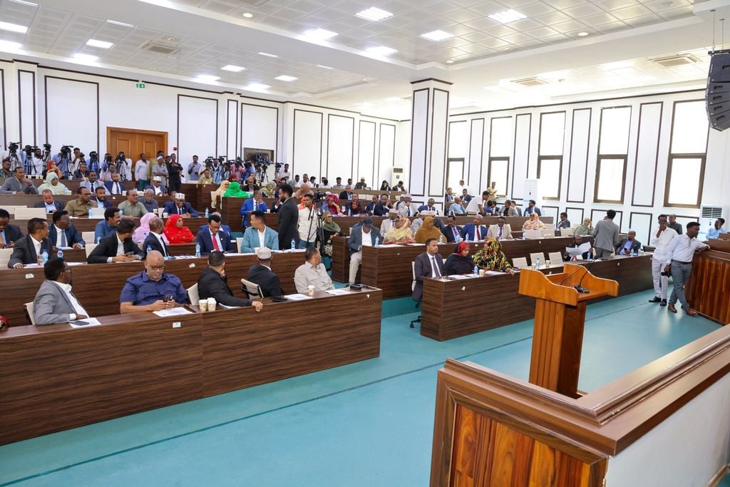 Sidee Baarlamaanka Soomaaliya u qorsheeyay jadwalka wax-ka-beddelka Dastuurka?