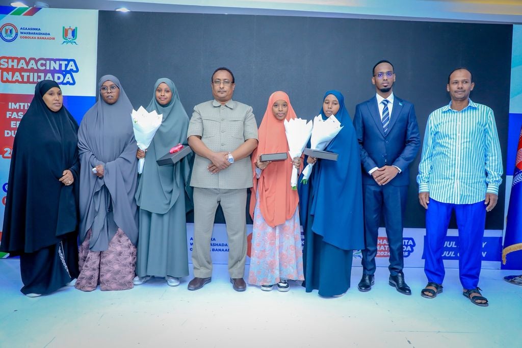 Kaalmaha ugu sarreeya ee Imtixaanka 8-aad ee Banaadir oo gabdho ay galeen.