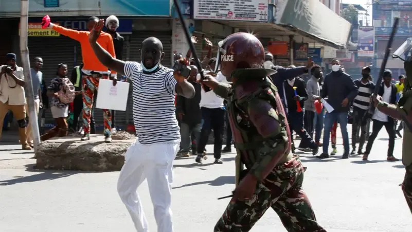 Dibadbaxayaal xoog ku galay Baarlamaanka Kenya iyo khasaaro ka dhashay