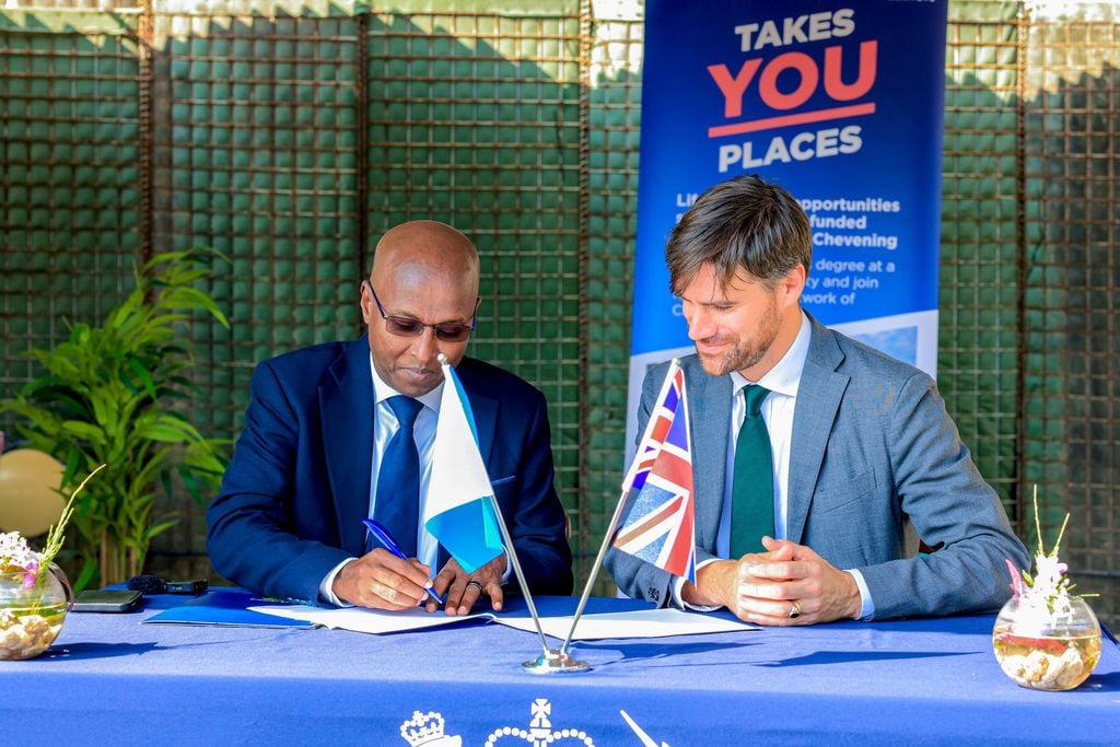 UK iyo Premier Bank oo iska kaashanaya taageerada arday Soomaaliyeed