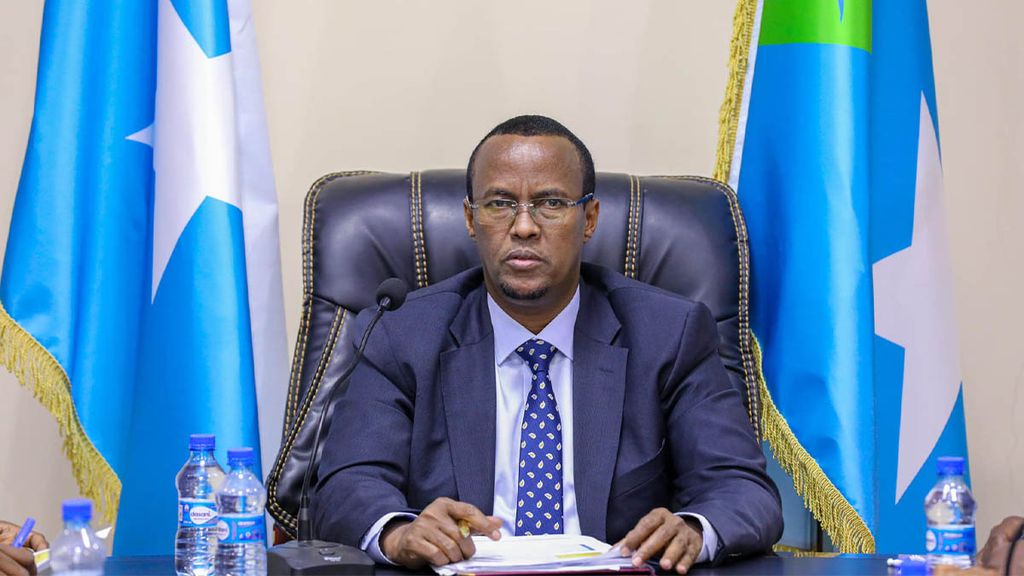 Hirshabeelle oo shaqo gudasho la’aan u ceerisay wasiir