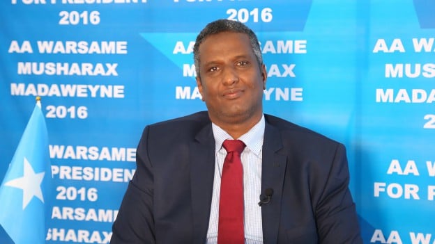 Warsame ayaa dowladda ku eedeeyay in ay u hanjabtay mucaaradkeeda?