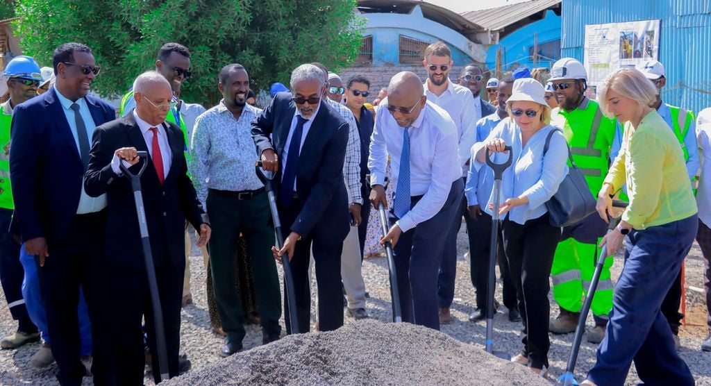 Jabuuti oo Tusaale u Noqotay Dib-u-Isticmaalka Biyaha.