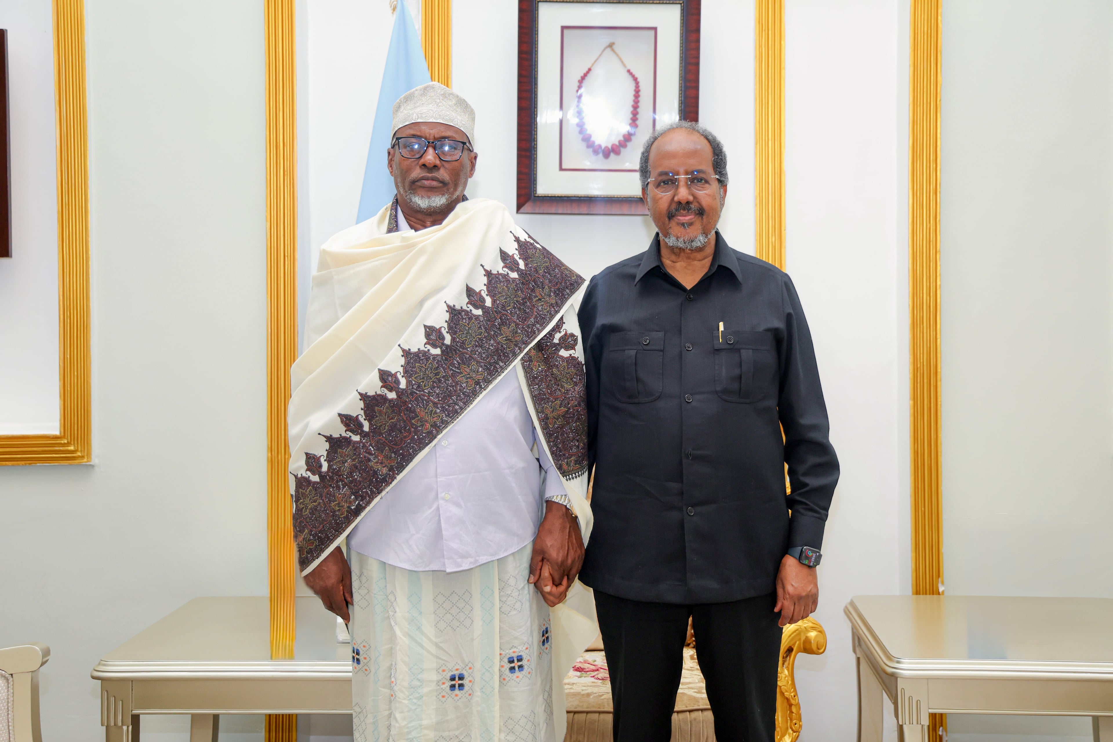 Madaxweyne Xasan Sheekh oo Madaxtooyada ku Qaabilay Islaan Ciise Islaan Maxamed