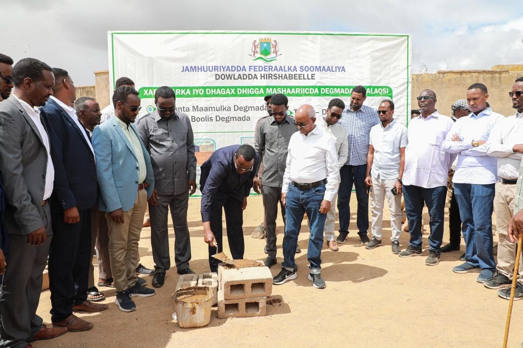 Guudlaawe oo dhagax dhigay mashaariic laga fulinayo Jalalaqsi