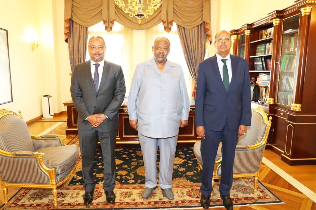 Macalinkii shalay ee wadankiisa ku matali doona fagaarayaasha caalamiga.