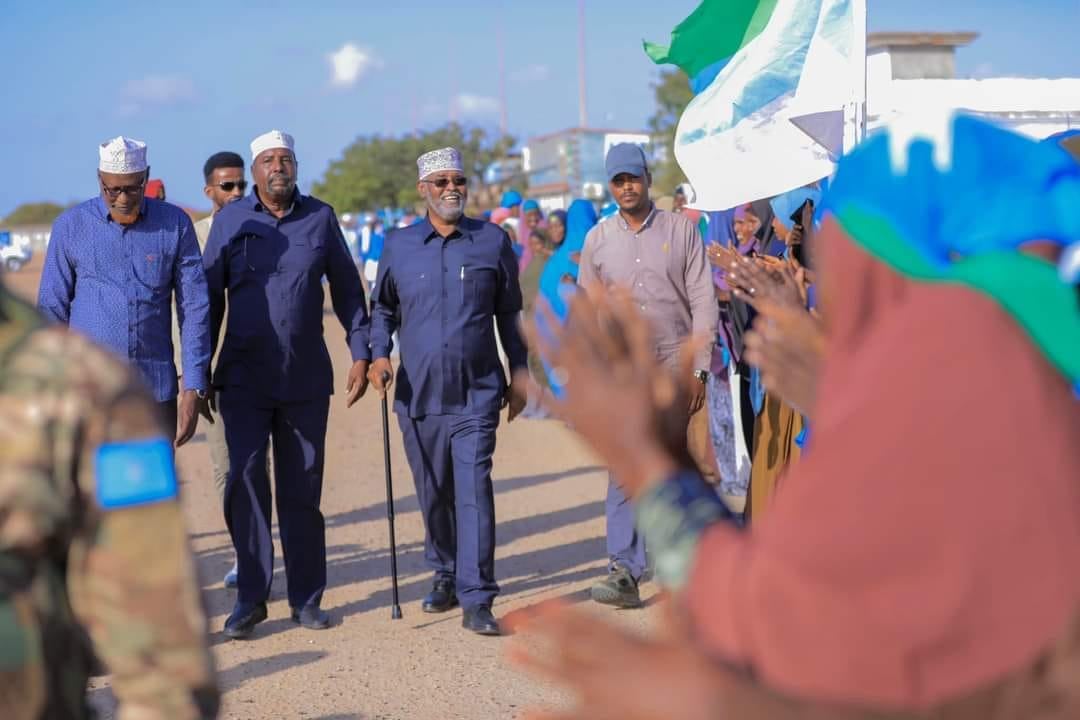 Madoobe oo Kismaayo ku laabtay iyadoon natiijo laga gaarin shirkii Muqdisho