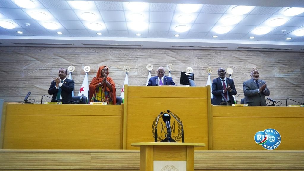 Baarlamaanka Jabuuti ayaa u codeeyay in aan la xadidin xadka ugu sareeeya ee da'da madaxweynaha