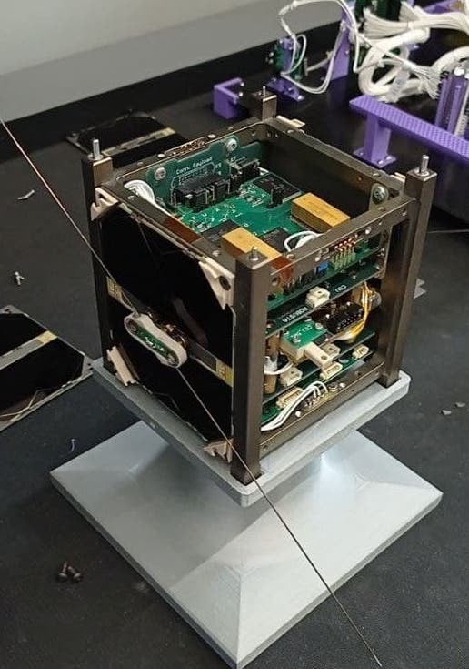 Jabuutii oo dayax gacmeedkii ugu horeeyey dirtay