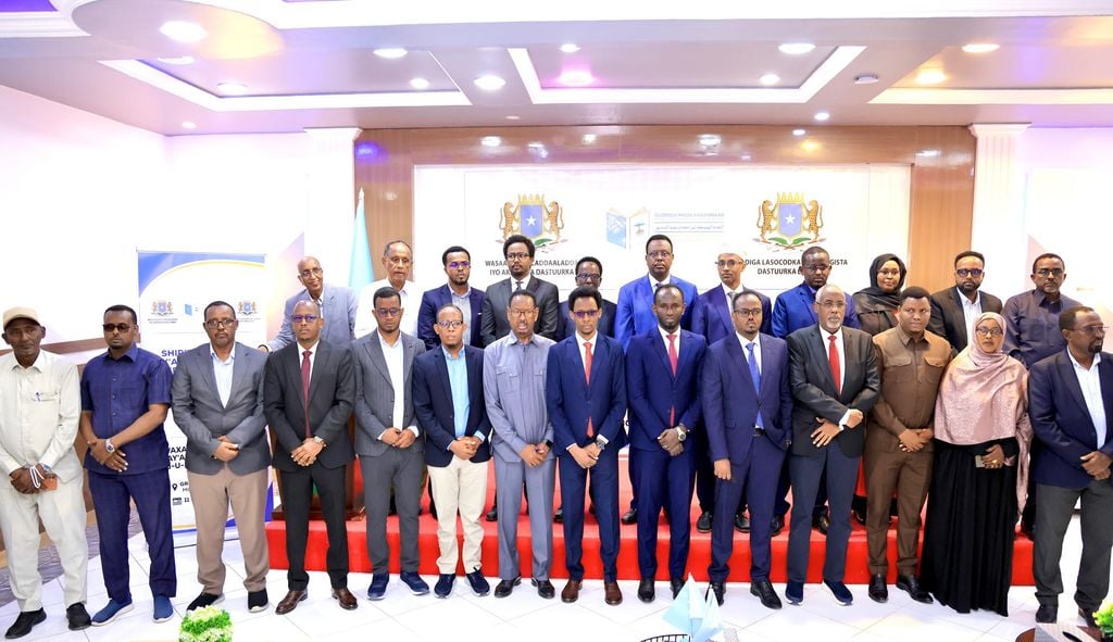 Soomaaliya oo bilaawday Latashiyada wax ka bedelka cutubyada harsan ee Dastuurka