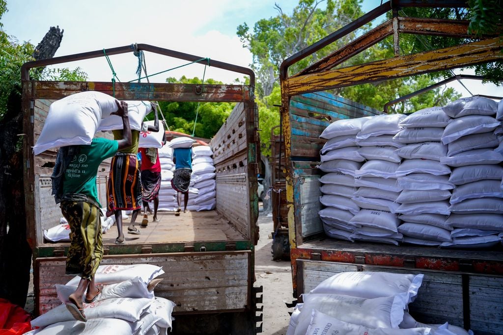 SoDMA oo dirtay gargaarkii Shiinaha ugu deeqay Barakacayasha