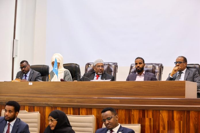 Baarlamaanka oo ansixiyay wax ka bedelka Dastuurka