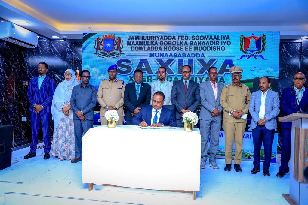 Muqdisho oo ansixisay Xeerkii ugu horreeyay ee nadaafadda caasimadda