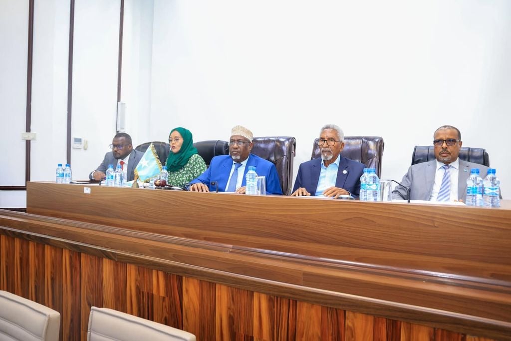 Baarlamaanka Soomaaliya oo Dib u Furmaya Sabdiga