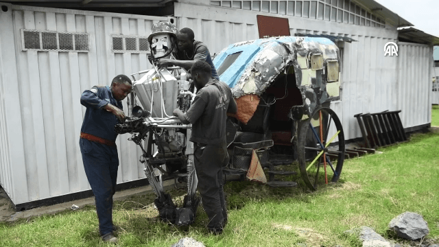 Dhalinyarada Kariokor oo Biraha Qashinka ah u Badalaya Farshaxan Cajiib ah.